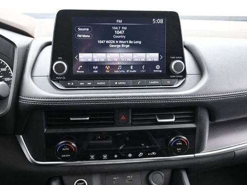 Used 2023 Nissan Rogue SV image 22