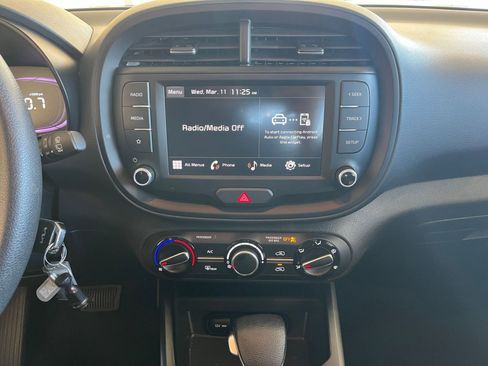 Used 2025 Kia Soul LX w/ LX Technology Package image 17
