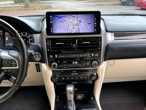 Used 2023 Lexus GX 460 Luxury w/ Sport Design Package image 9