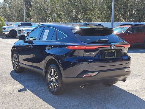 Used 2022 Toyota Venza LE image 4