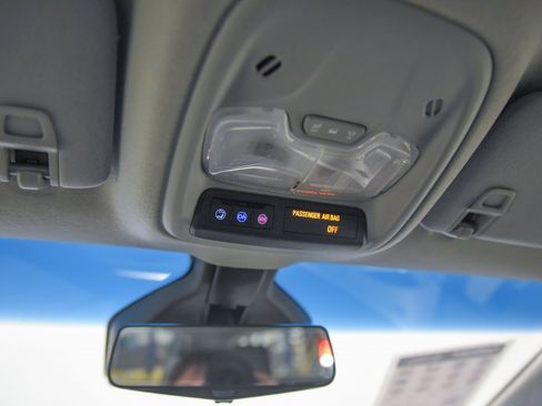 Used 2019 Chevrolet Bolt Premier w/ Infotainment Package image 28