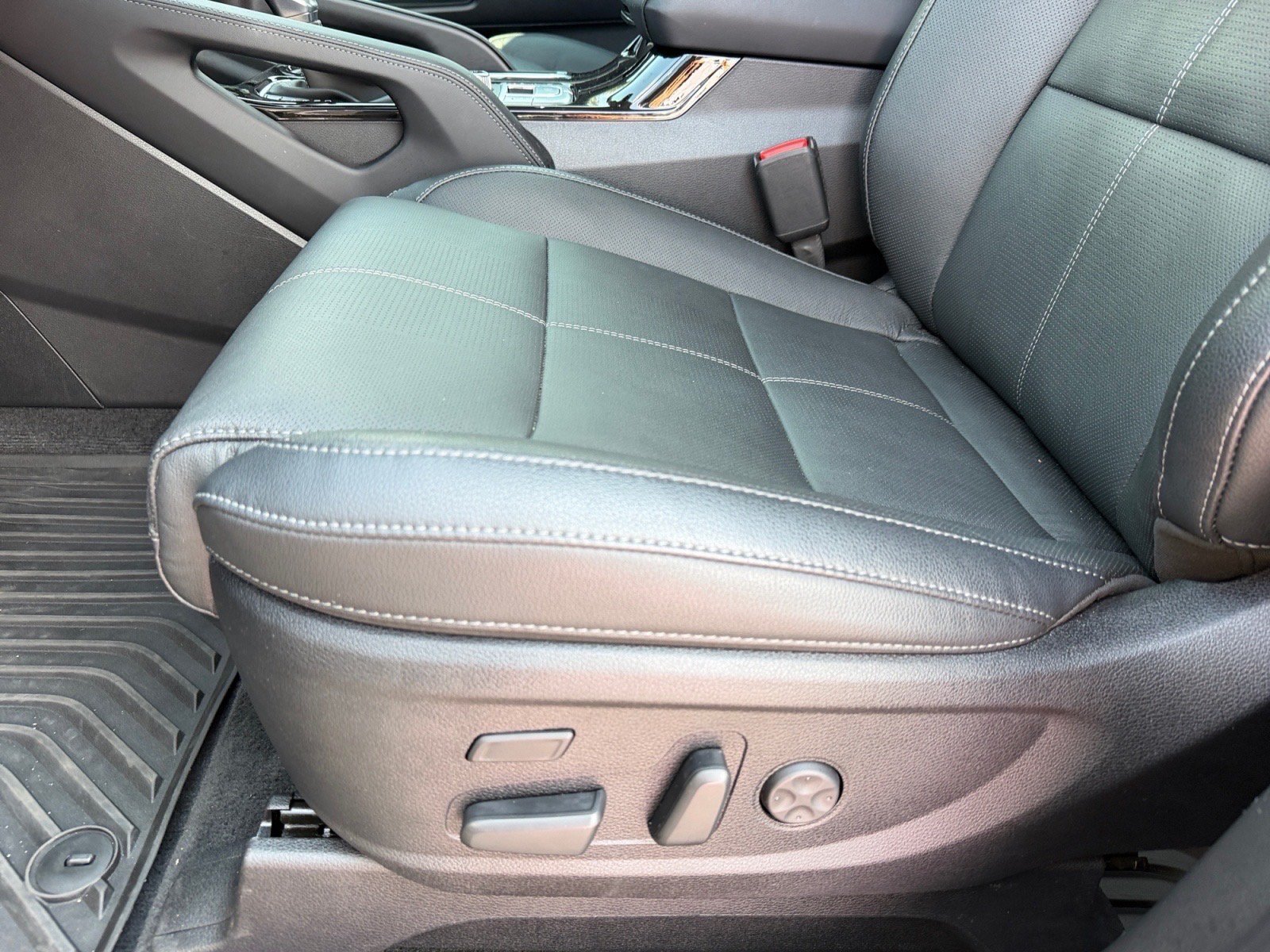 Used 2024 Kia Telluride SX w/ Towing Package FWD image 11