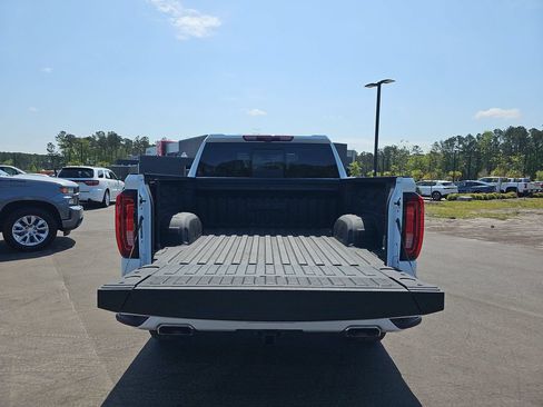 Used 2024 GMC Sierra 1500 AT4 w/ Technology Package AWD/4WD image 17