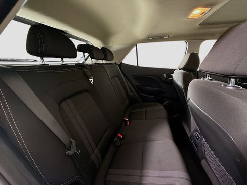 Used 2024 Hyundai Venue SEL image 25