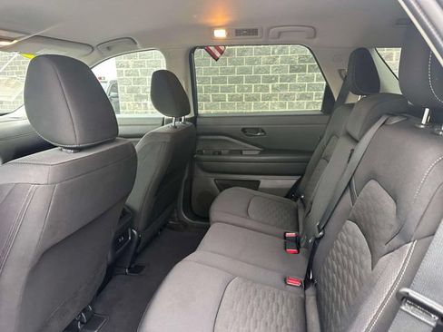 Used 2024 Nissan Pathfinder S AWD/4WD image 10