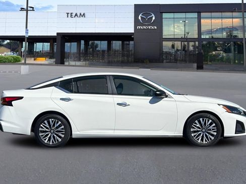 Used 2025 Nissan Altima 2.5 SV image 3