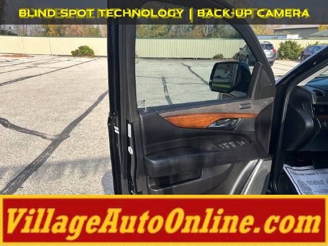 Used 2018 Cadillac Escalade Luxury AWD/4WD image 11
