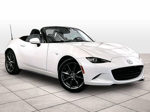 Used 2018 MAZDA MX-5 Miata Grand Touring RWD image 2