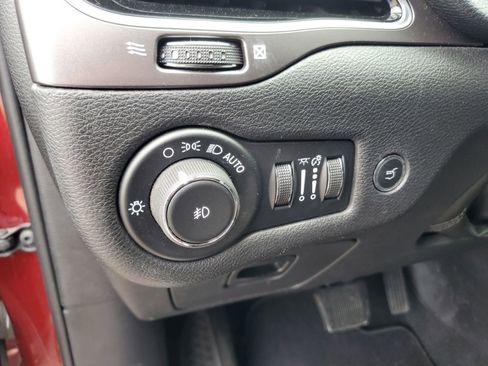 Used 2019 Jeep Cherokee Limited FWD image 11