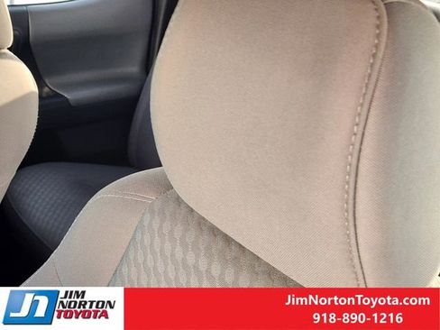 Used 2022 Toyota Tacoma SR5 RWD image 16