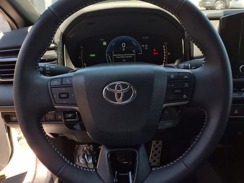 Used 2025 Toyota Camry SE w/ Convenience Package FWD image 14