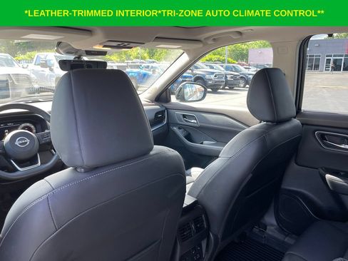 Used 2022 Nissan Rogue Platinum w/ Head-Up Display Package AWD/4WD image 12