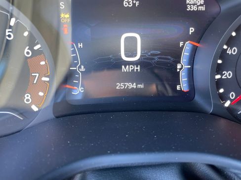 Used 2025 Jeep Compass Limited image 40