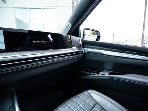 Used 2025 Cadillac Escalade V w/ LPO, ONYX Package AWD/4WD image 41