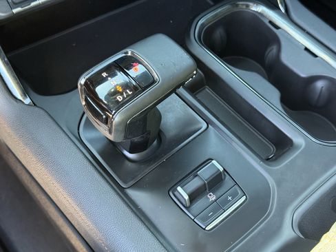 Used 2023 GMC Sierra 1500 AT4 w/ Technology Package image 23