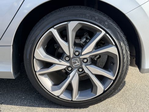 Used 2019 Honda Civic Touring image 9