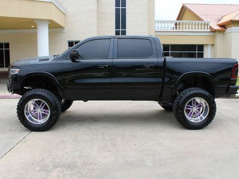 Used 2019 RAM 1500 Laramie w/ Sport Appearance Package AWD/4WD image 9
