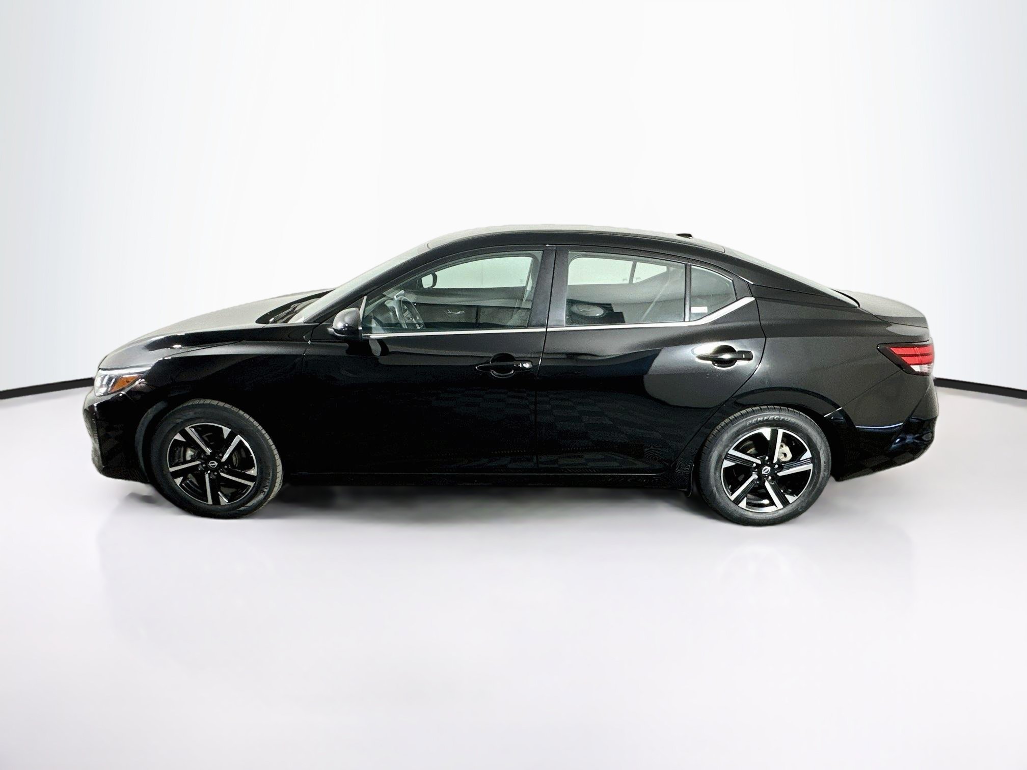 Used 2025 Nissan Sentra SV FWD image 4