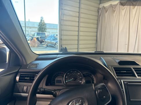 Used 2012 Toyota Camry LE image 24
