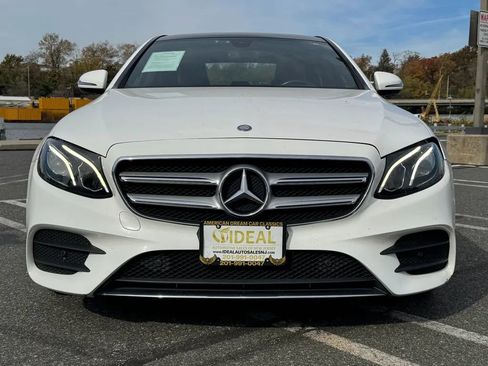 Used 2017 Mercedes-Benz E 300 4MATIC image 2