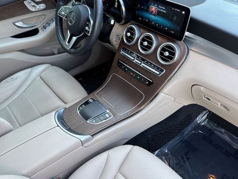 Used 2020 Mercedes-Benz GLC 300 image 17