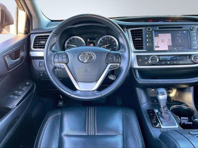 Used 2019 Toyota Highlander AWD V6