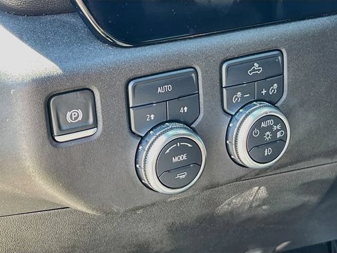 Used 2025 GMC Sierra 1500 Elevation AWD/4WD image 10