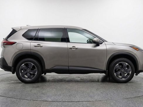 Used 2025 Nissan Rogue SV FWD image 8