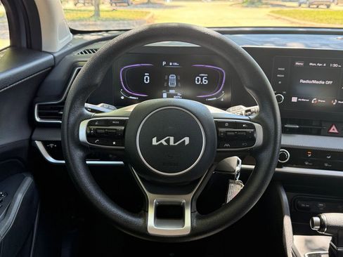 Used 2025 Kia Sportage LX image 28