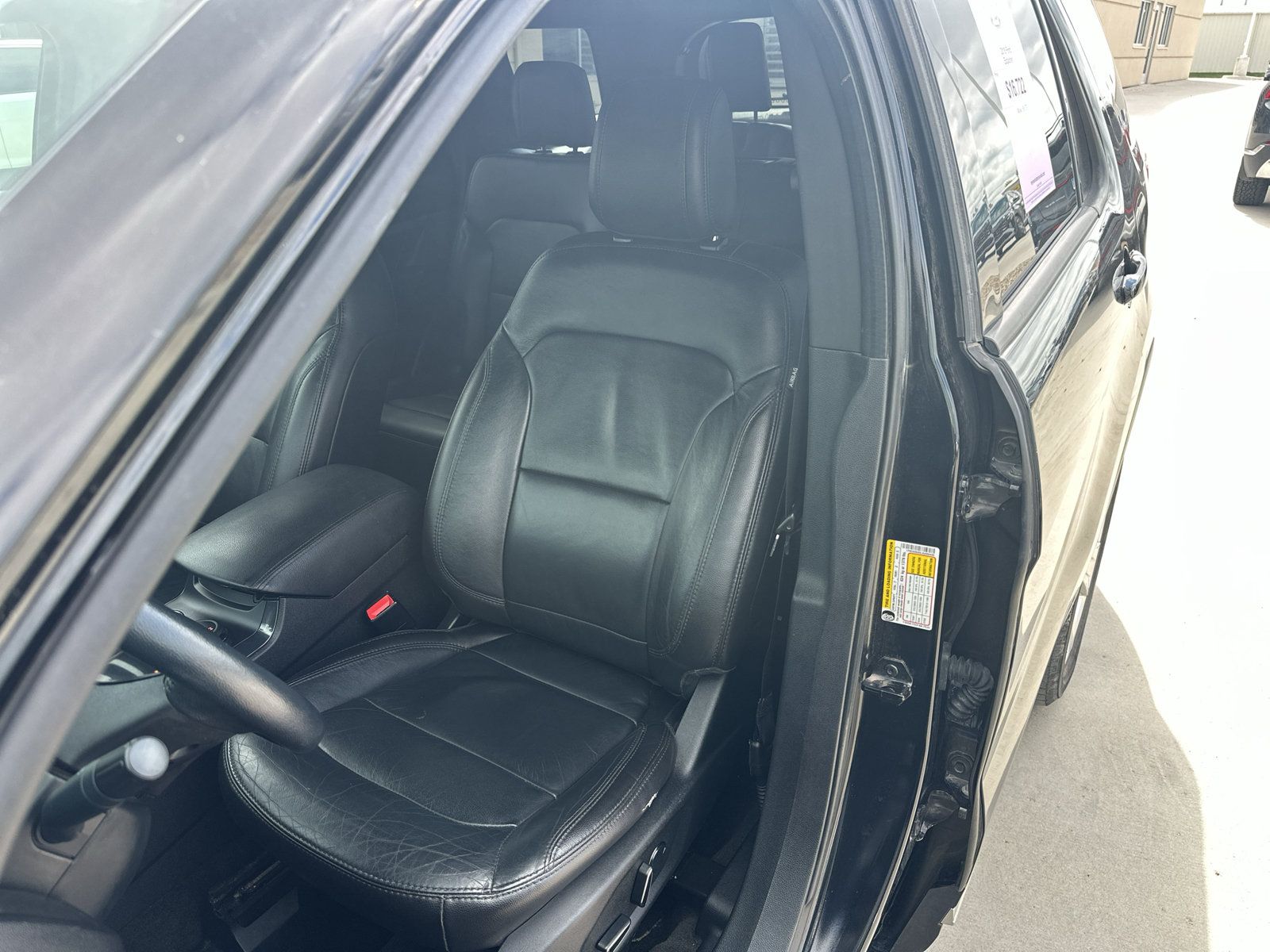 Used 2018 Ford Explorer XLT w/ Equipment Group 202A AWD/4WD image 28