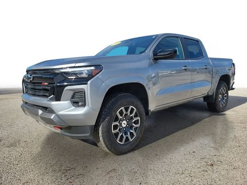 Used 2024 Chevrolet Colorado Z71 w/ Z71 Convenience Package 2 image 2