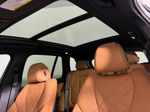 Used 2025 BMW X5 sDrive40i w/ M Sport Package image 23