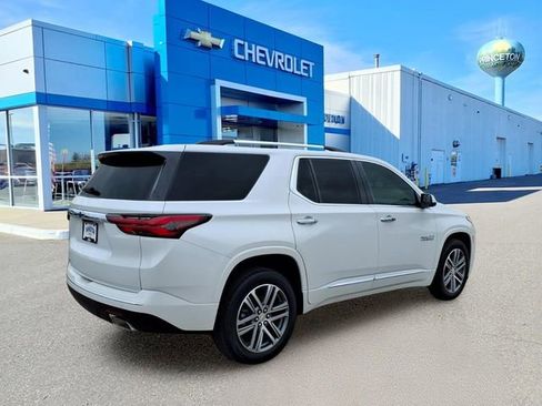 Used 2024 Chevrolet Traverse High Country AWD/4WD image 3