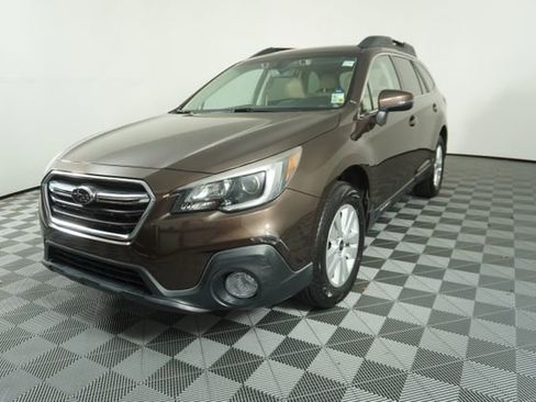 Used 2019 Subaru Outback 2.5i Premium image 3