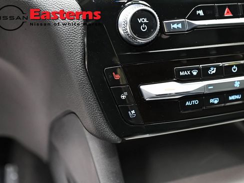 Used 2024 Ford Explorer Limited image 20