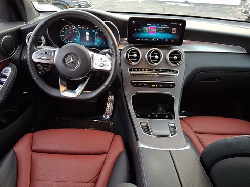 Used 2022 Mercedes-Benz GLC 300 4MATIC SUV image 15