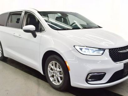 Used 2024 Chrysler Pacifica Limited