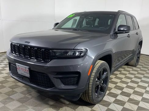 Used 2023 Jeep Grand Cherokee Altitude AWD/4WD image 9