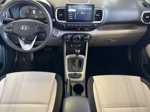 Used 2025 Hyundai Venue SEL FWD image 12