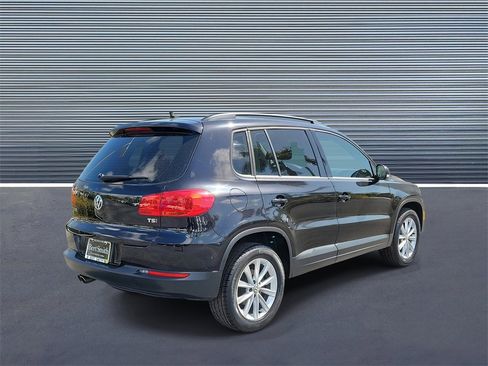 Used 2017 Volkswagen Tiguan Limited w/ Premium Package image 3