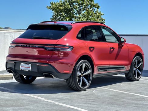 Certified 2025 Porsche Macan image 8