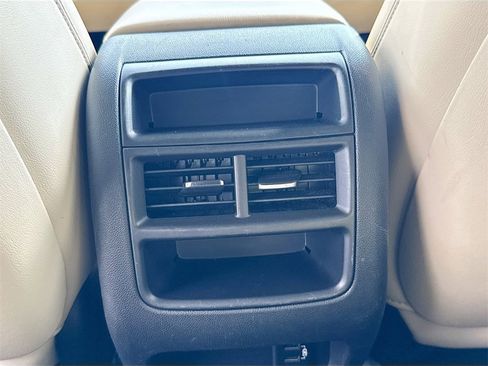 Used 2018 Cadillac XT5 Luxury image 28