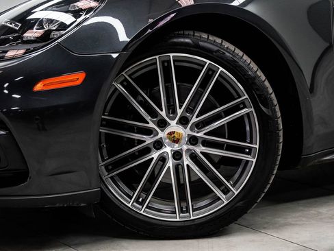 Used 2017 Porsche Panamera image 3