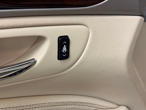 Used 2013 Lexus LS 460 AWD w/ Comfort Pkg image 10