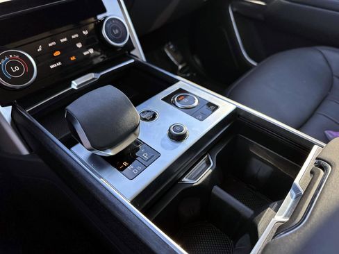 Used 2023 Land Rover Range Rover SE image 27