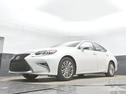 Used 2016 Lexus ES 350 w/ Premium Package w/Wood Trim FWD image 29