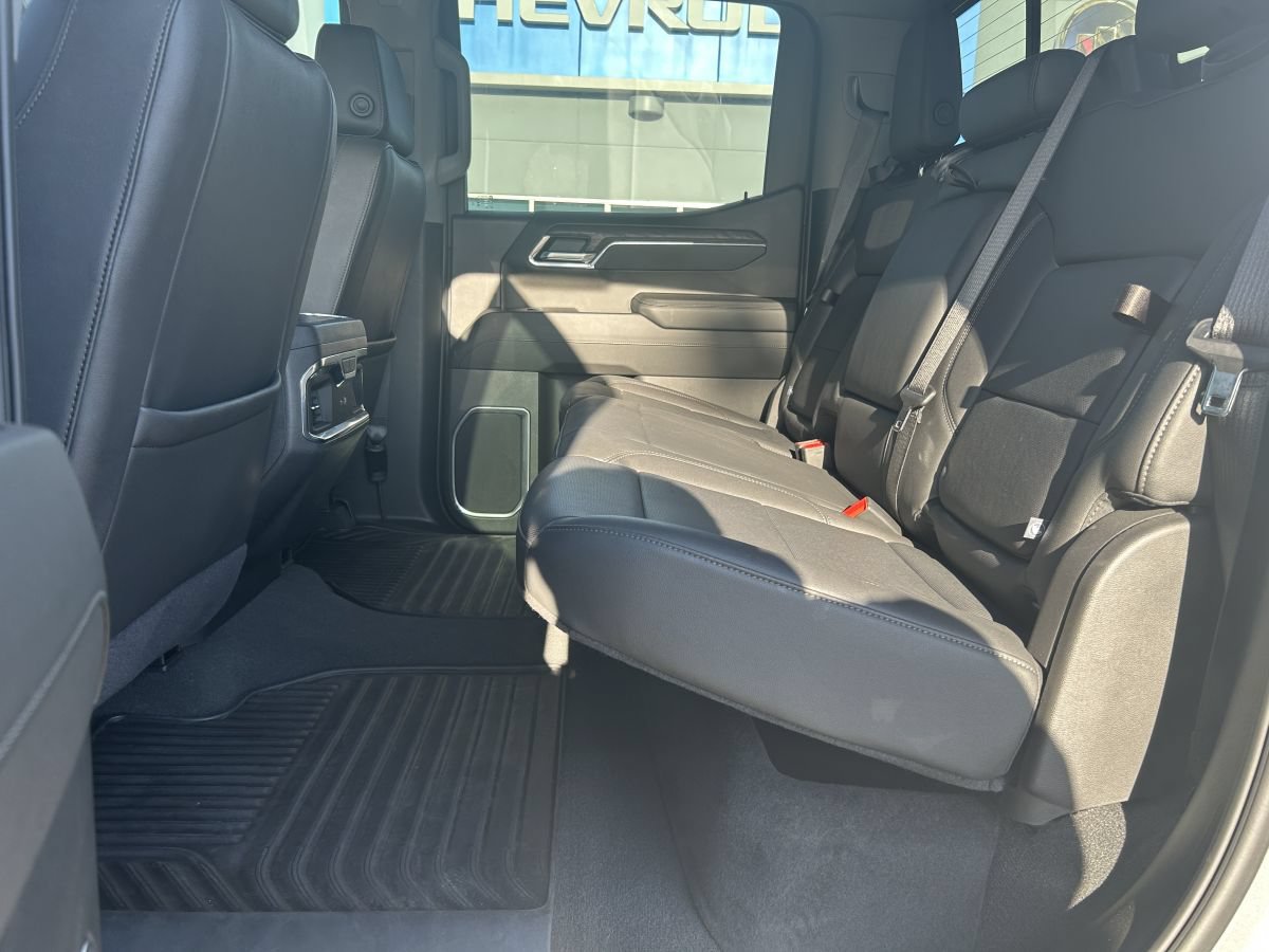 Used 2025 GMC Sierra 1500 SLT w/ SLT Premium Package AWD/4WD image 9