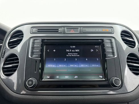 Used 2017 Volkswagen Tiguan Wolfsburg Edition FWD image 19