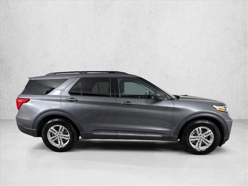 Used 2023 Ford Explorer XLT RWD image 2