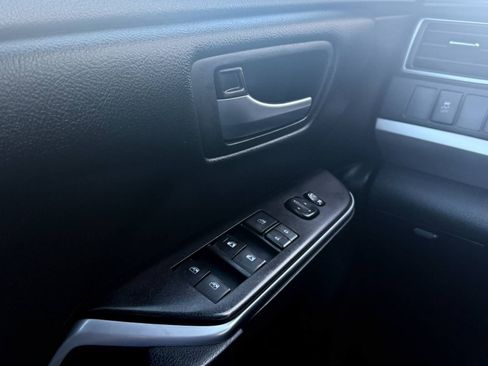 Used 2015 Toyota Camry SE FWD image 22